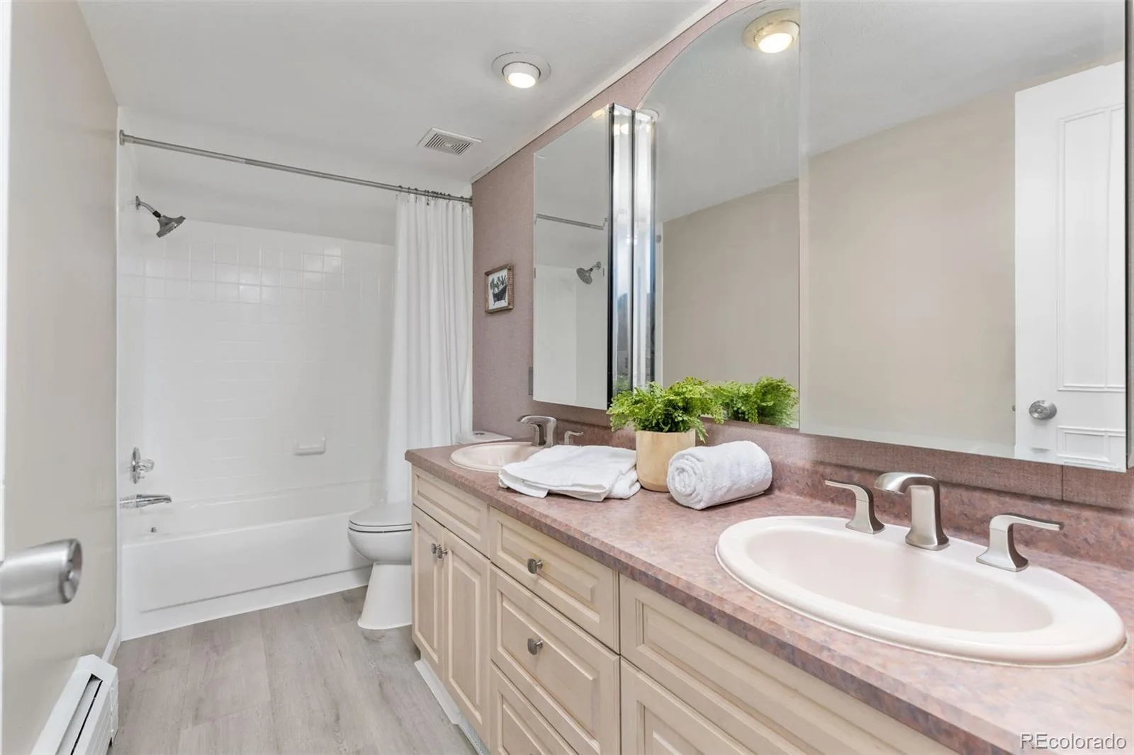 3534 S Ivanhoe Street Denver CO 80237 | MLS #REC4334141 08202026000602 1600 20