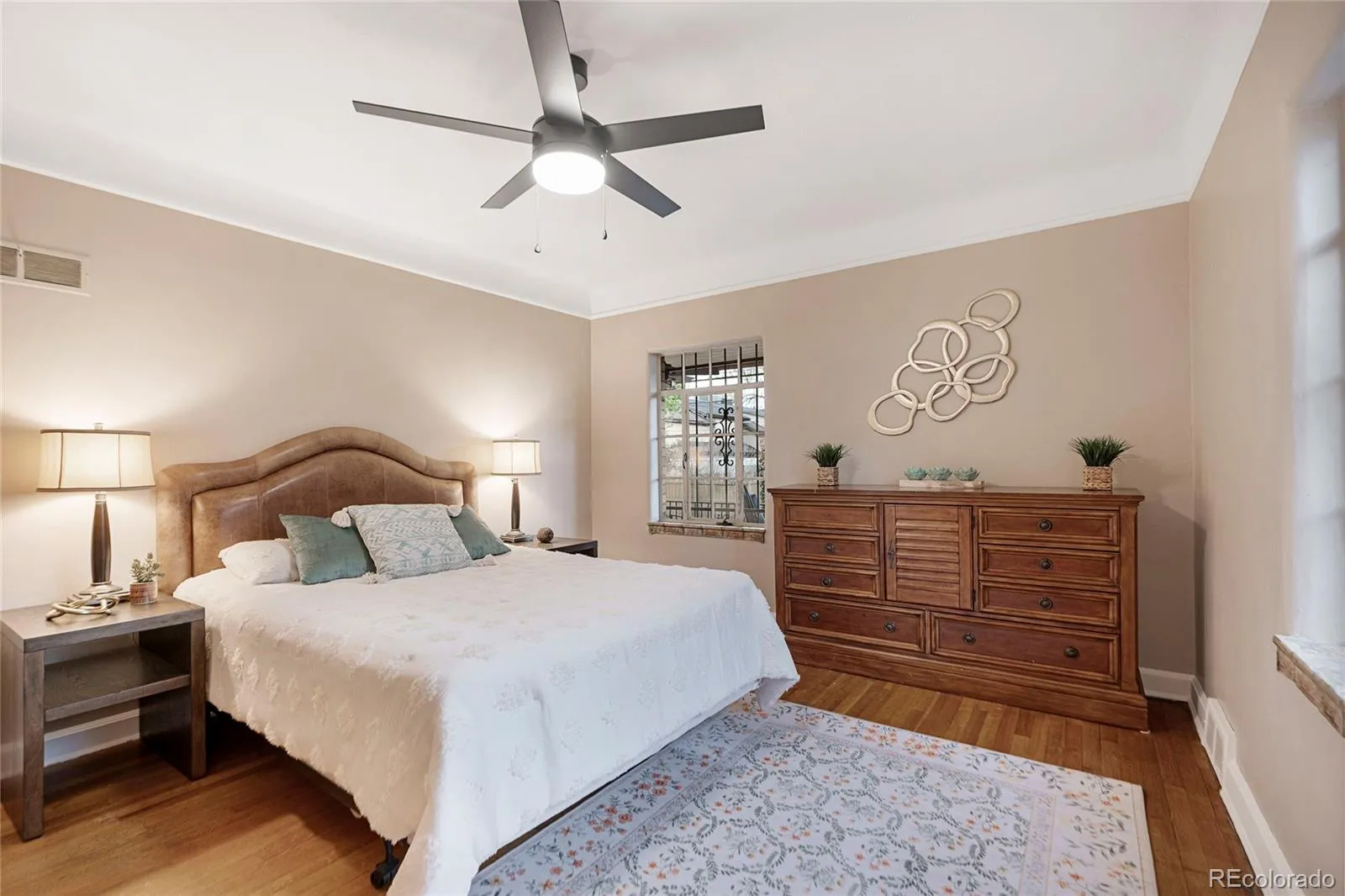 725 Monaco Parkway Denver CO 80220 MLS #REC4334735 05162026211655 1600 23