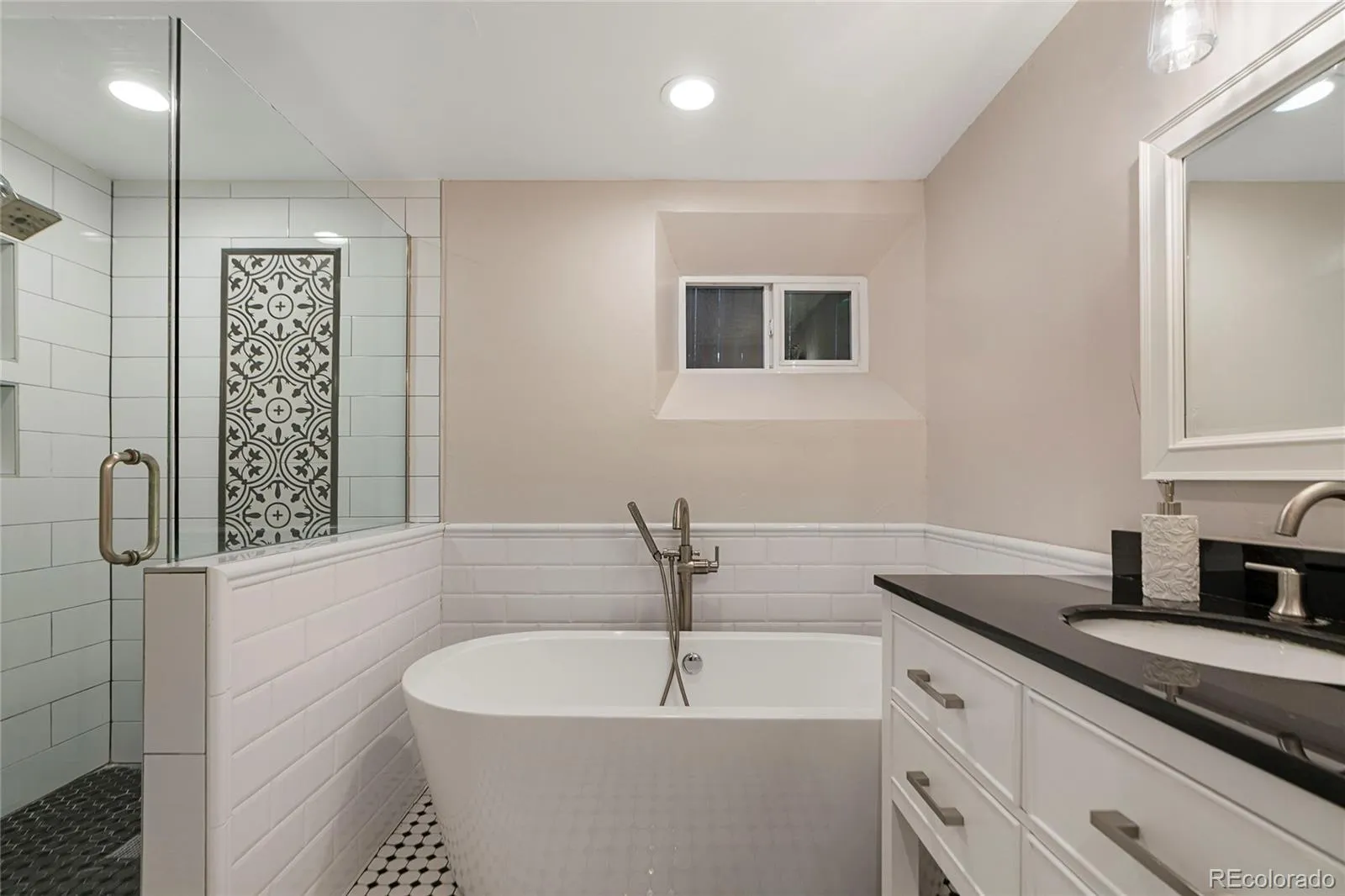 725 Monaco Parkway Denver CO 80220 MLS #REC4334735 05162026211655 1600 29