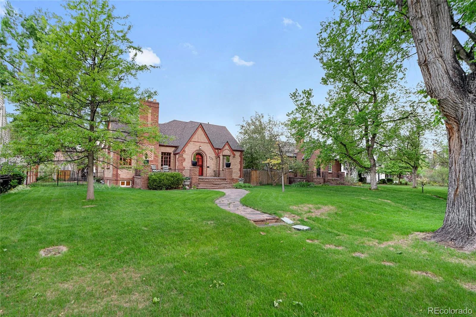 725 Monaco Parkway Denver CO 80220 MLS #REC4334735 05162026211655 1600 3