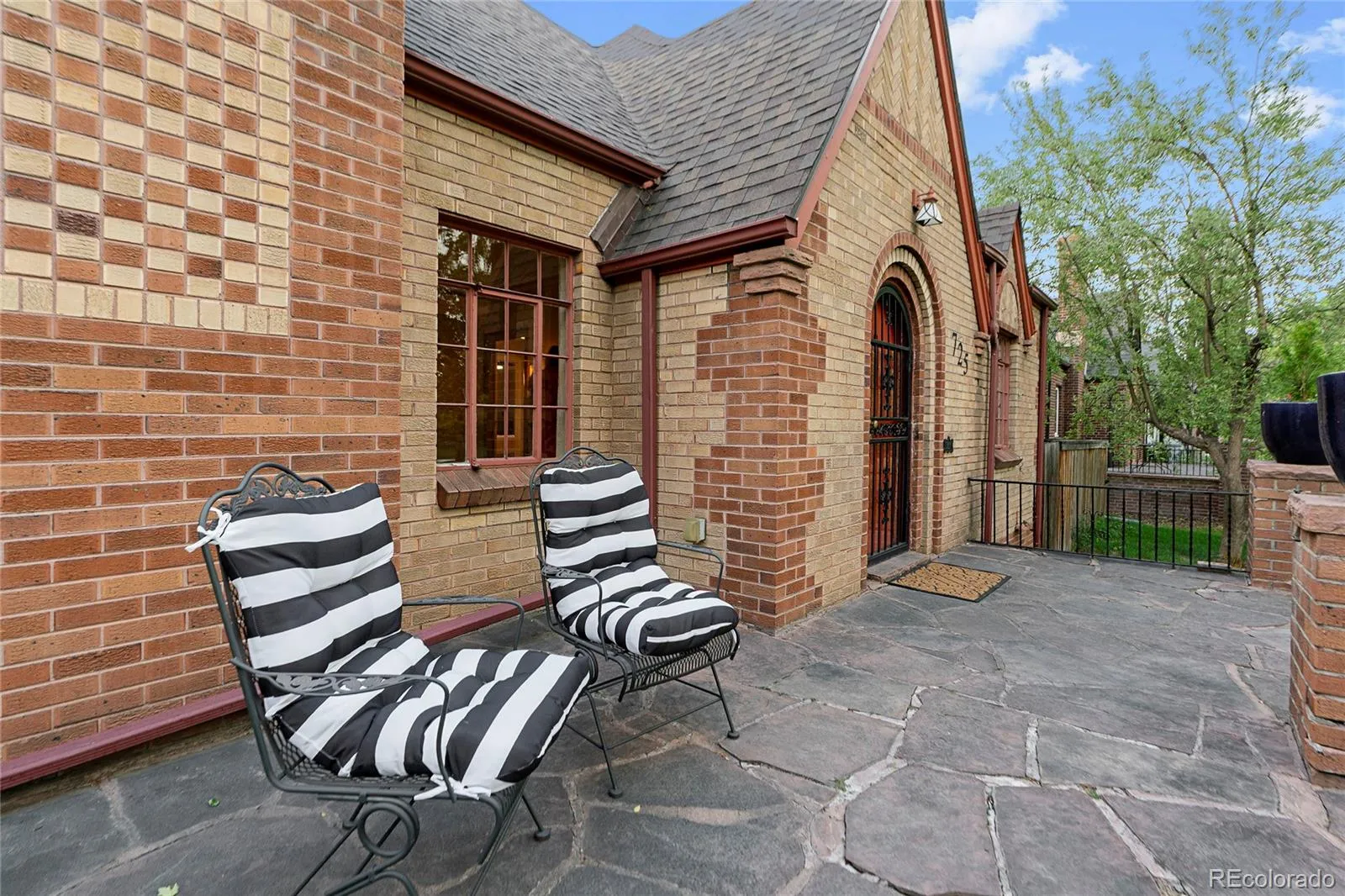 725 Monaco Parkway Denver CO 80220 MLS #REC4334735 05162026211655 1600 35