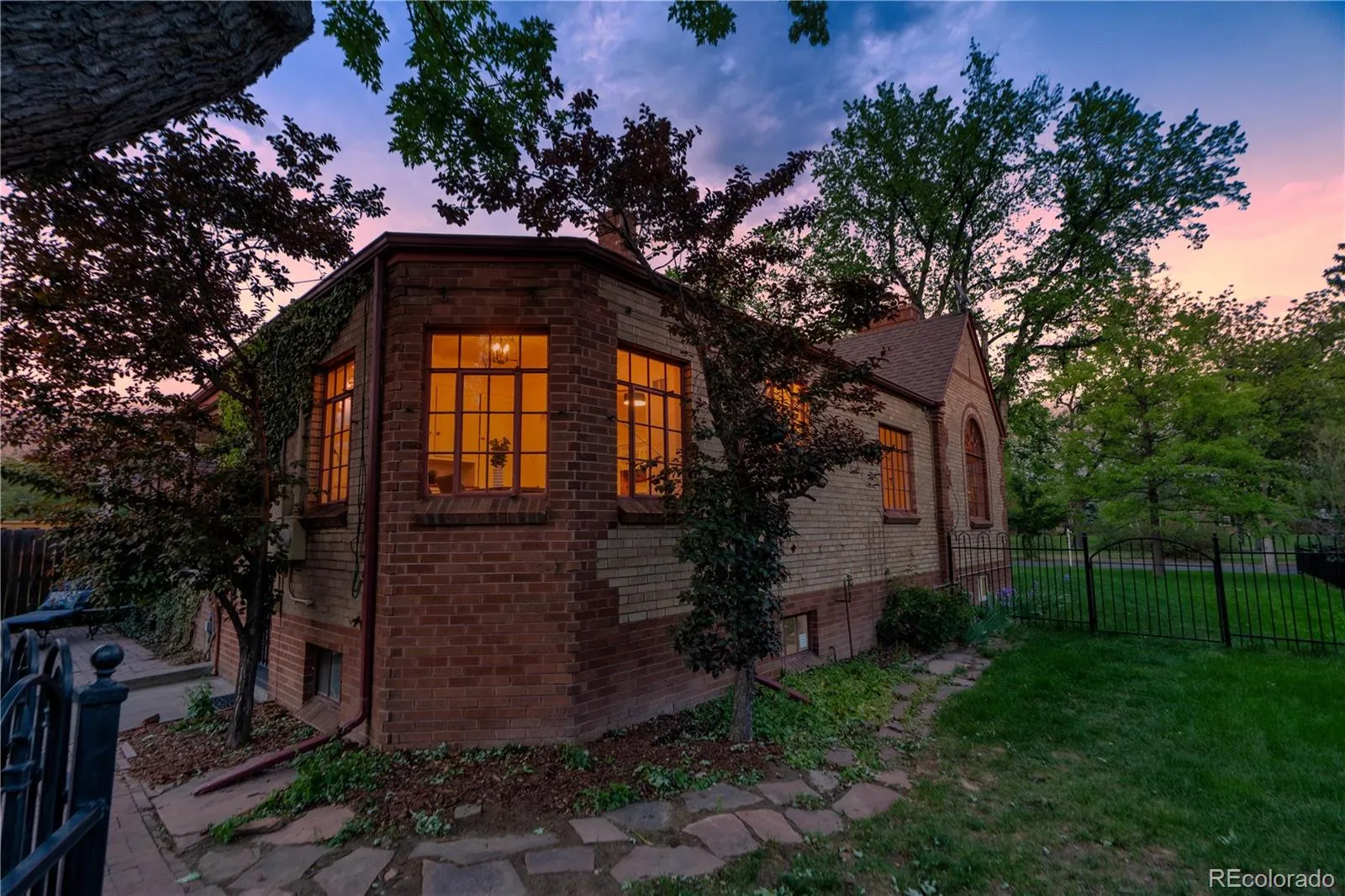 725 Monaco Parkway Denver CO 80220 MLS #REC4334735 05162026211655 1600 41