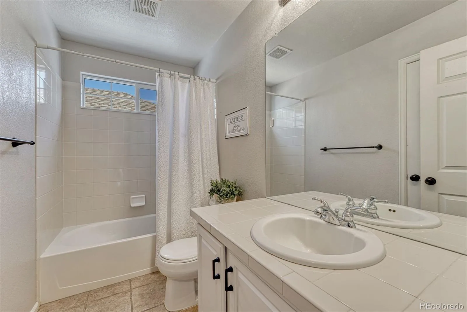9832 Amber Rock Drive Parker CO 80134 MLS #REC4344405 07312026175705 1600 21