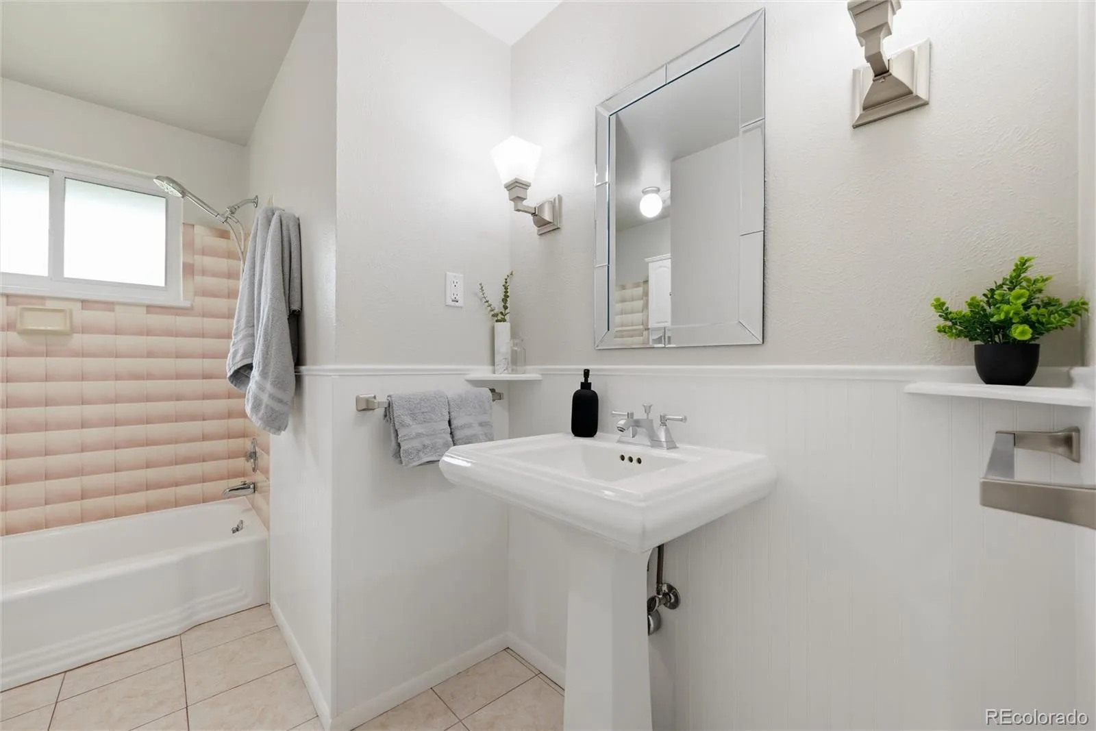 6902 Oak Way Arvada CO 80004 | MLS #REC4344475 08212026005222 1600 18