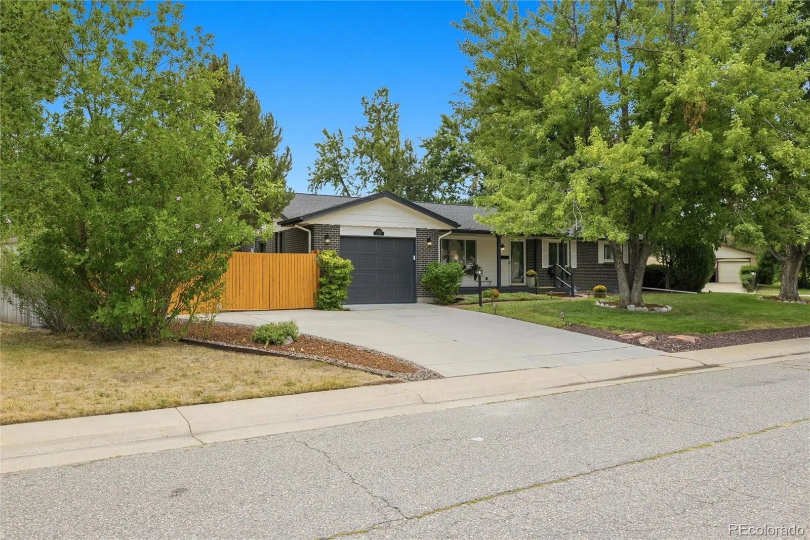 6902 Oak Way Arvada CO 80004 | MLS #REC4344475 08212026005222 1600 2