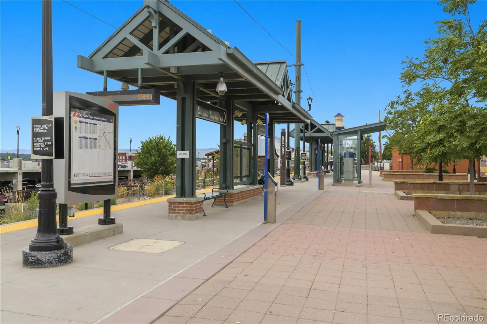 6902 Oak Way Arvada CO 80004 | MLS #REC4344475 08212026005222 1600 48