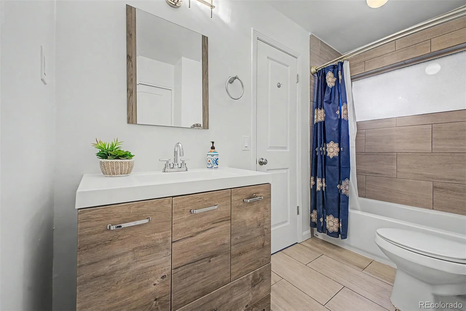 3076 S Holly Place Denver CO 80222 | MLS #REC4351515 08052026221544 1600 19