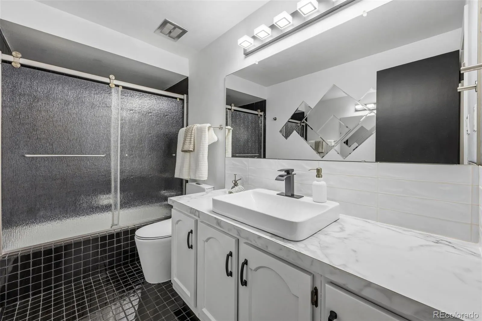 04102026215524 1600 23