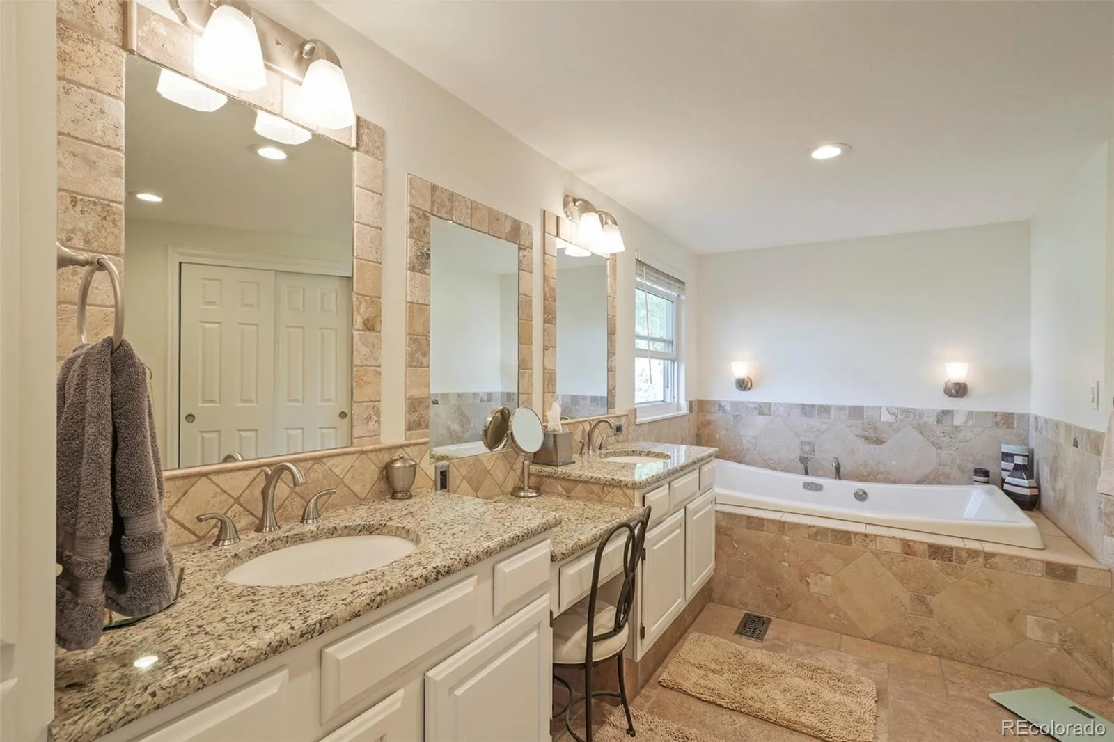 9061 Sunset Ridge Court Highlands Ranch CO 80126 | MLS #REC4358193 08192026232807 1600 20