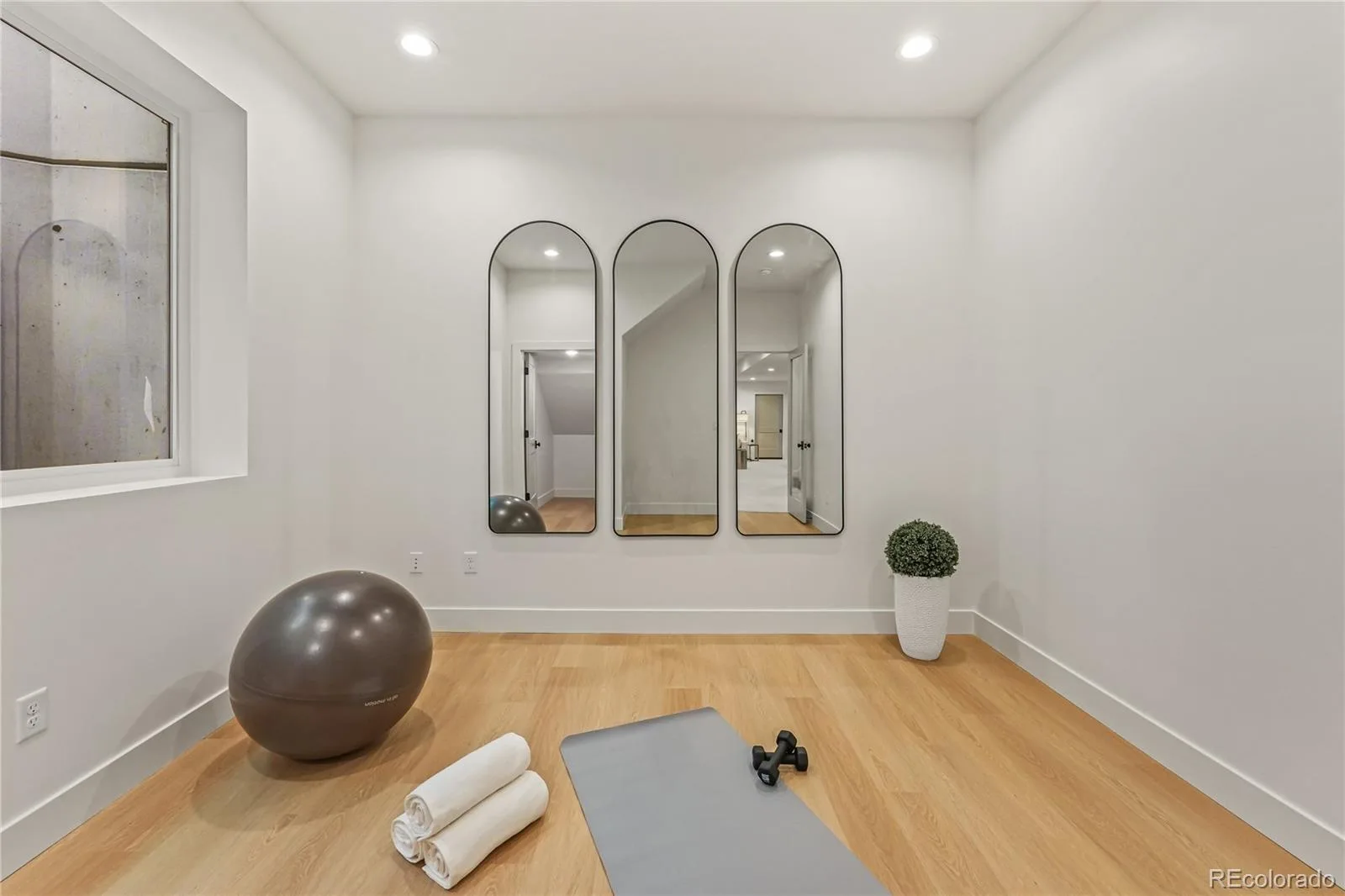678 S Vine Street Denver CO 80209 | MLS #REC4358480 09232026065610 1600 32