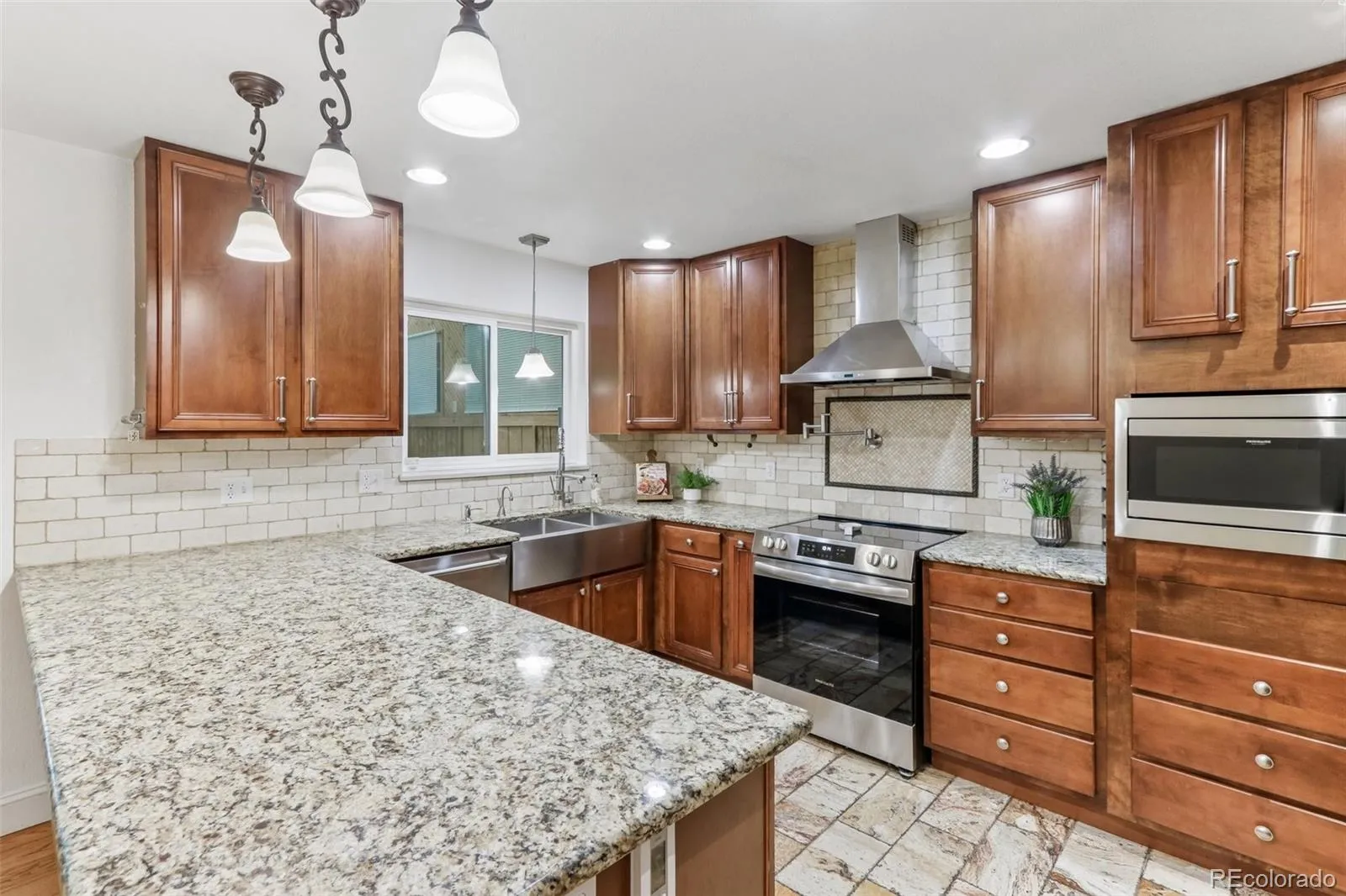 9183 E Oxford Drive Denver CO 80237 MLS #REC4362280 05092026024452 1600 10