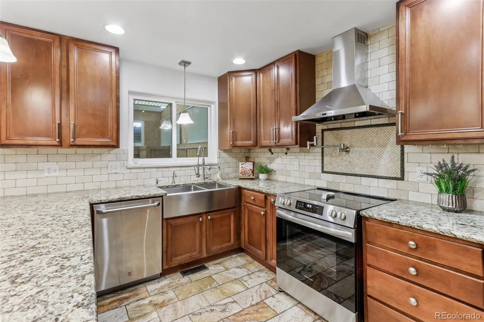 9183 E Oxford Drive Denver CO 80237 MLS #REC4362280 05092026024452 1600 11
