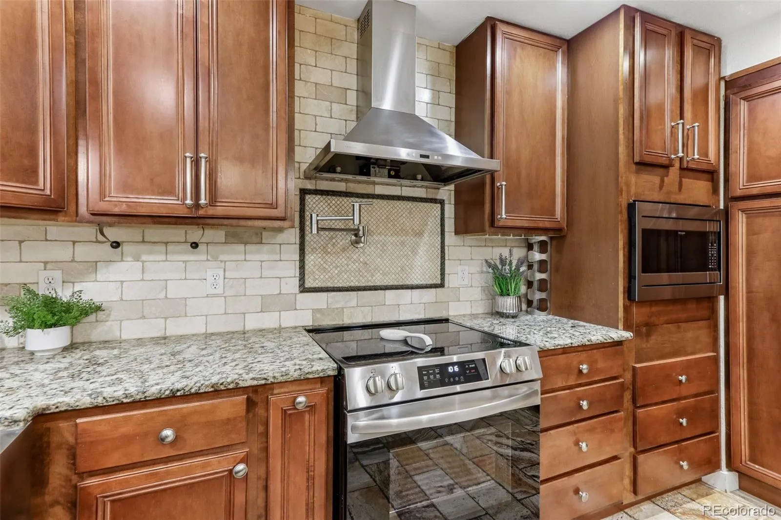 9183 E Oxford Drive Denver CO 80237 MLS #REC4362280 05092026024452 1600 12