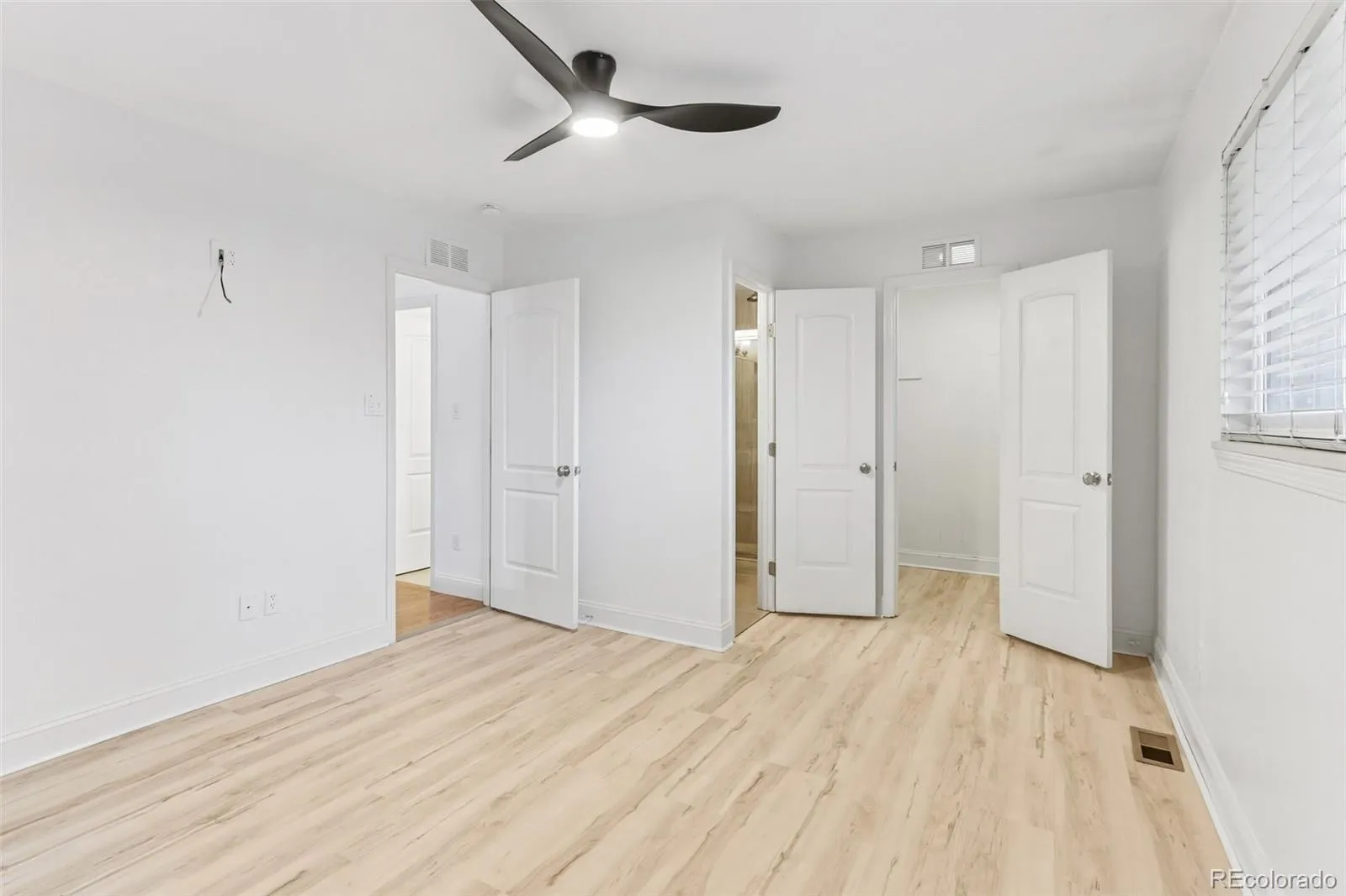 9183 E Oxford Drive Denver CO 80237 MLS #REC4362280 05092026024452 1600 19