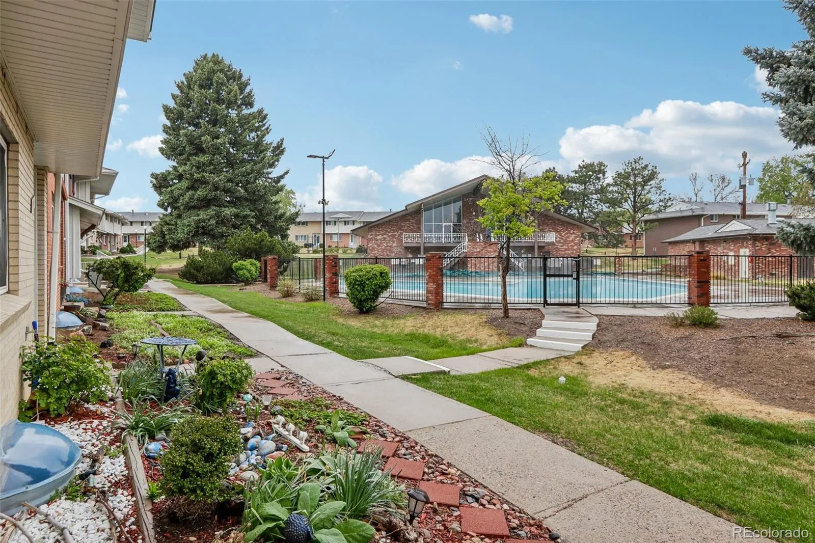 9183 E Oxford Drive Denver CO 80237 MLS #REC4362280 05092026024452 1600 2