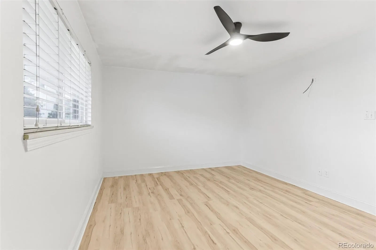 9183 E Oxford Drive Denver CO 80237 MLS #REC4362280 05092026024452 1600 20