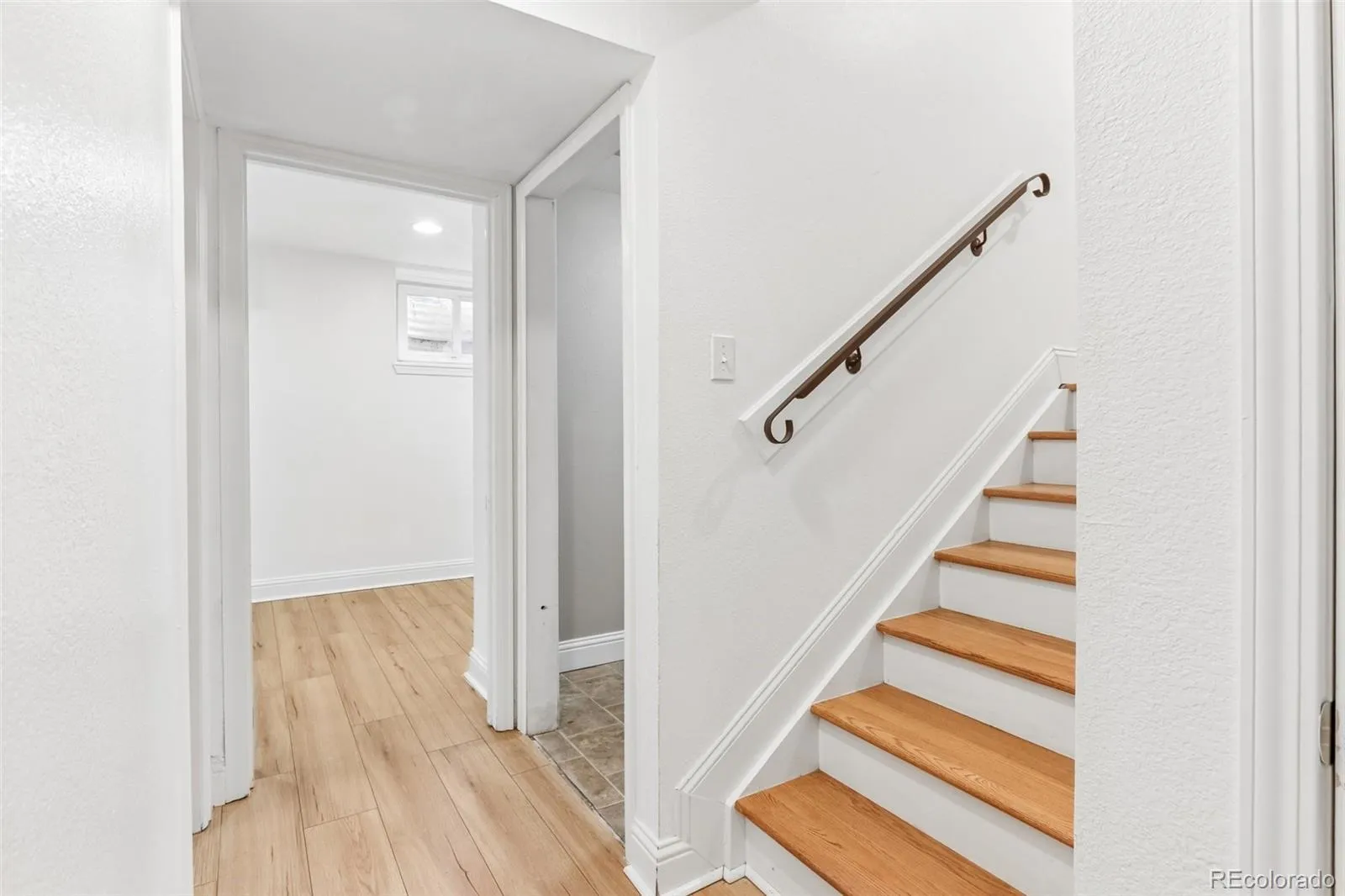 9183 E Oxford Drive Denver CO 80237 MLS #REC4362280 05092026024452 1600 23