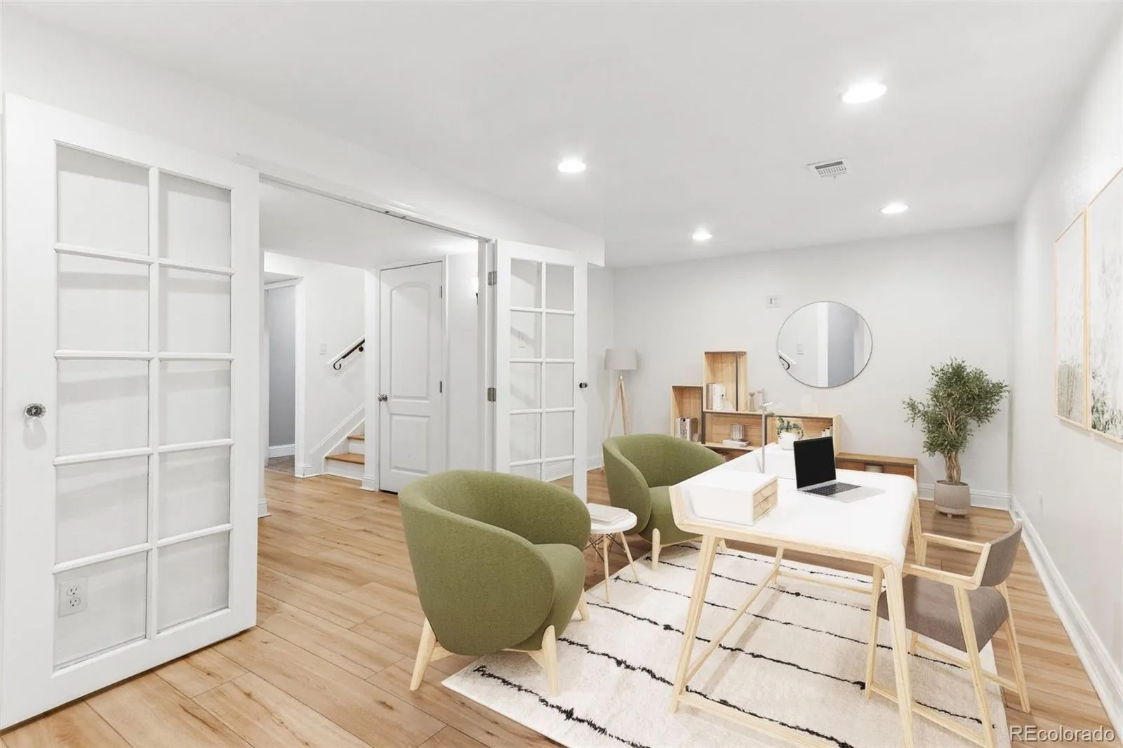 9183 E Oxford Drive Denver CO 80237 MLS #REC4362280 05092026024452 1600 26