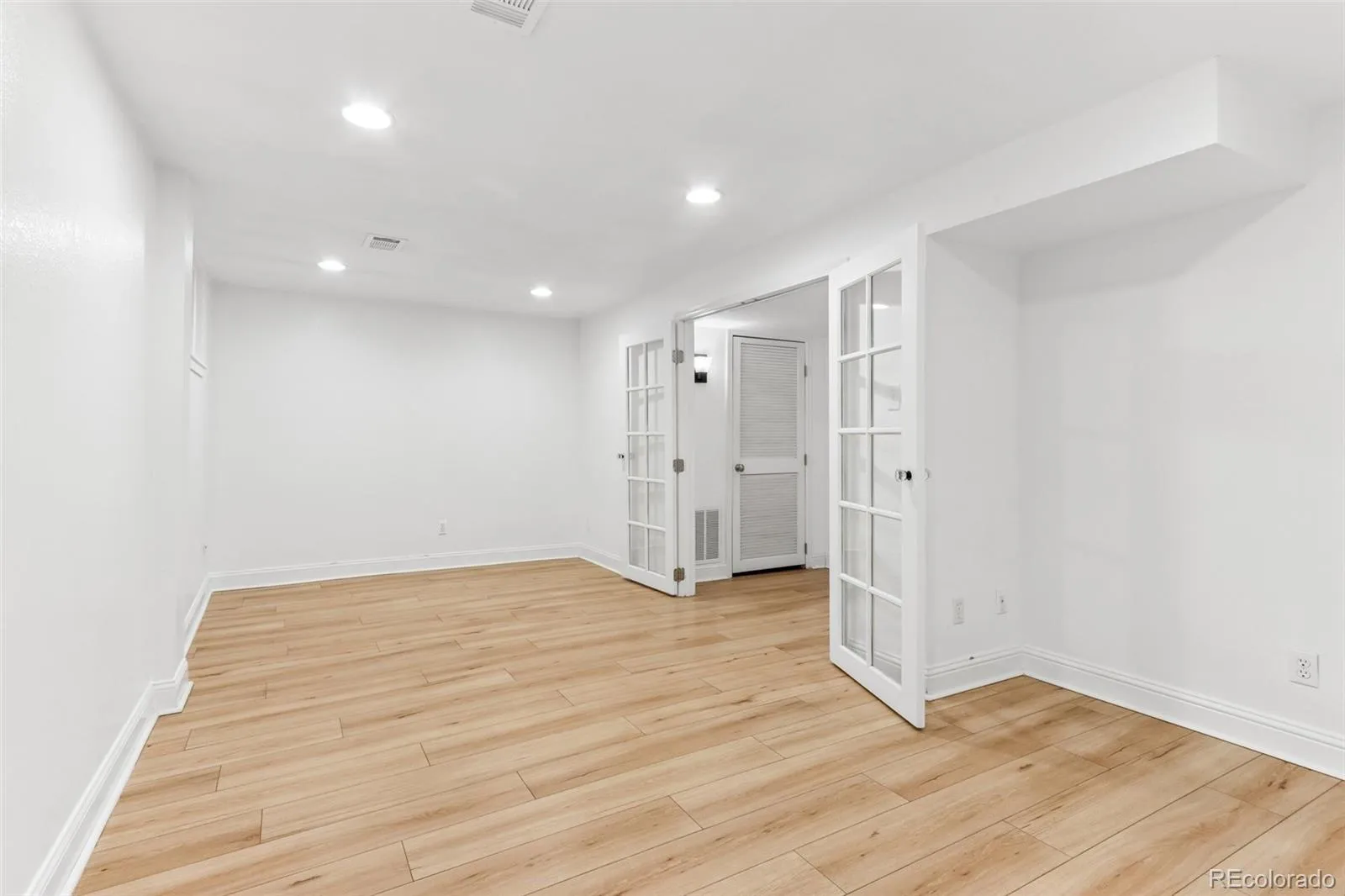 9183 E Oxford Drive Denver CO 80237 MLS #REC4362280 05092026024452 1600 27