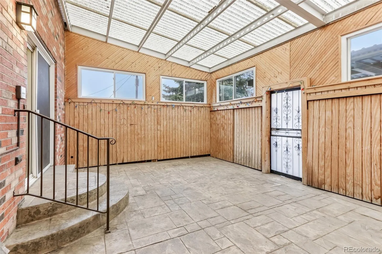 9183 E Oxford Drive Denver CO 80237 MLS #REC4362280 05092026024452 1600 31