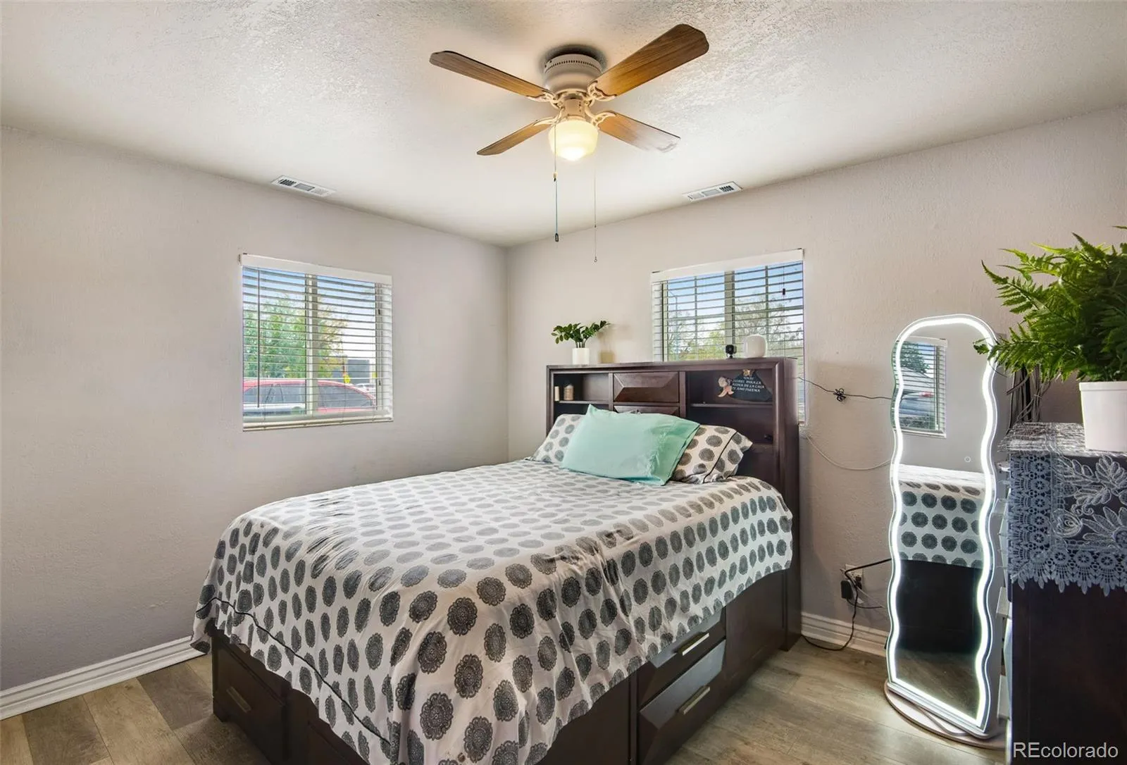 850 Peoria Street Aurora CO 80011 MLS #REC4369892 05022026061417 1600 21