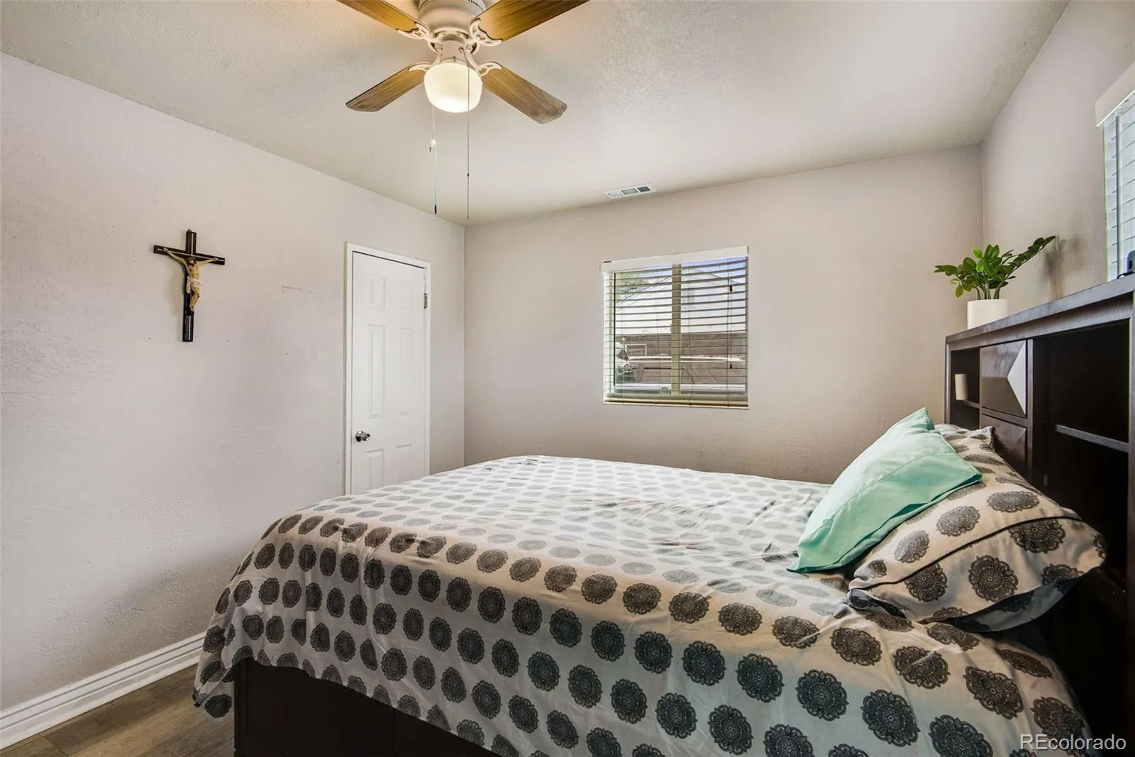 850 Peoria Street Aurora CO 80011 MLS #REC4369892 05022026061417 1600 22