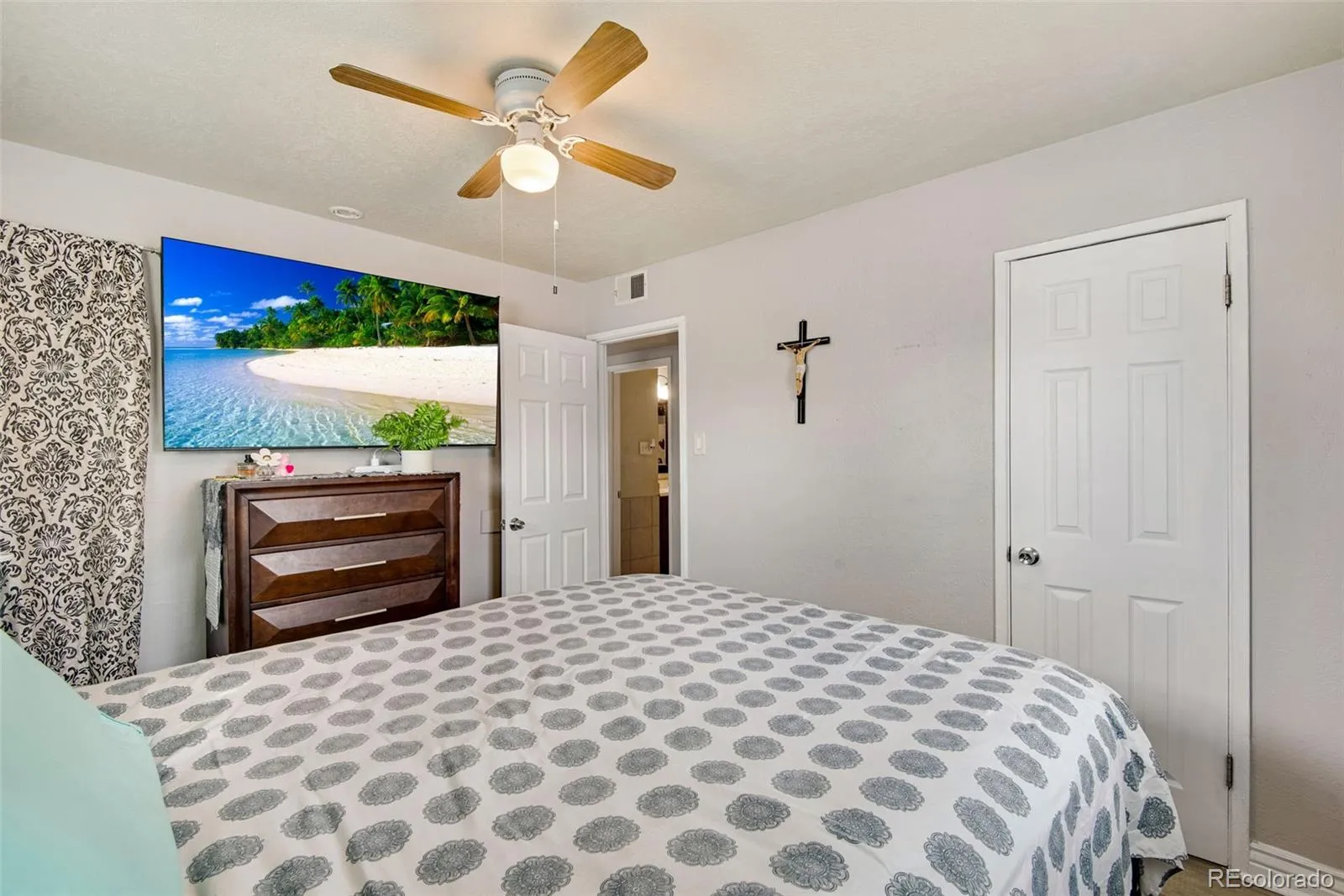 850 Peoria Street Aurora CO 80011 MLS #REC4369892 05022026061417 1600 24