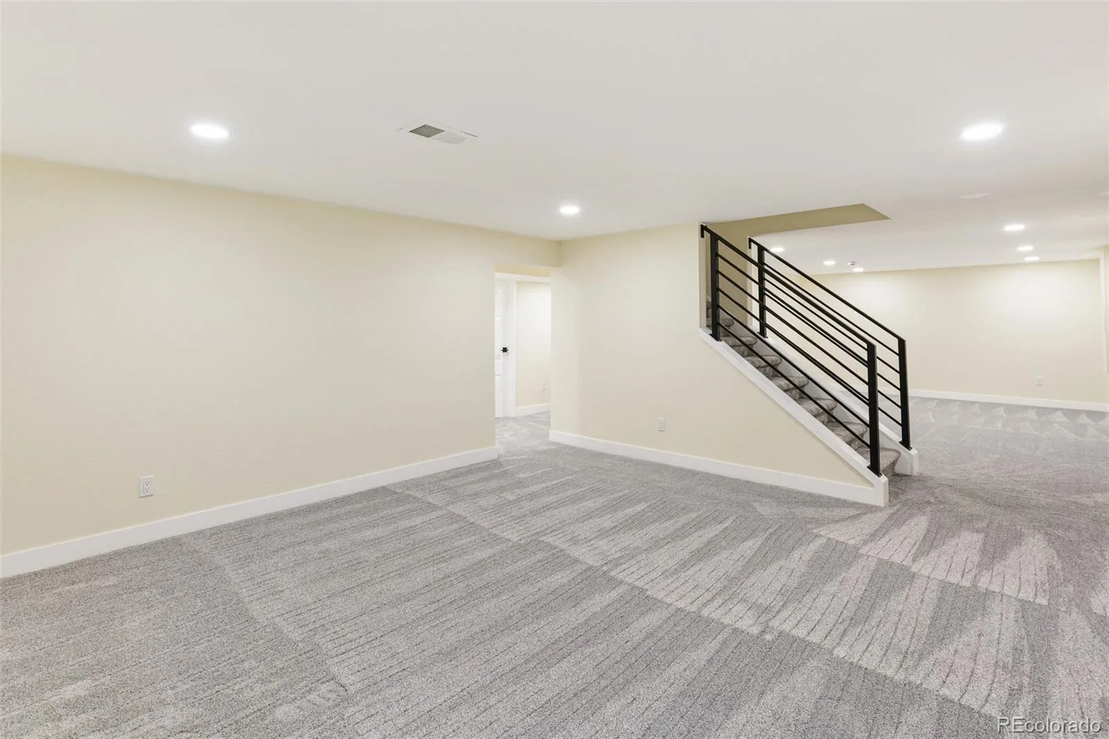 6708 W Portland Avenue Littleton CO 80128 | MLS #REC4370437 06122026073125 1600 33