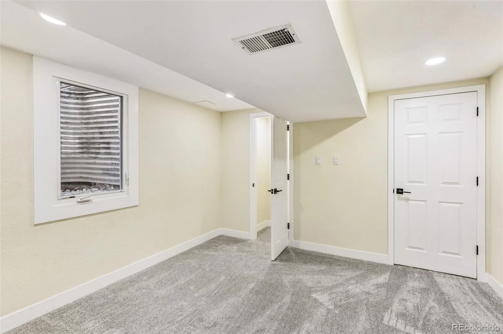 6708 W Portland Avenue Littleton CO 80128 | MLS #REC4370437 06122026073125 1600 35