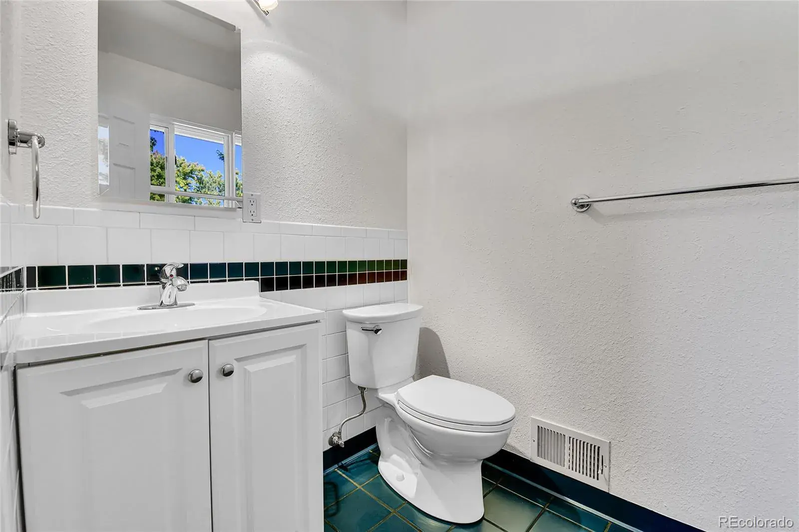 10172025011715 1600 30