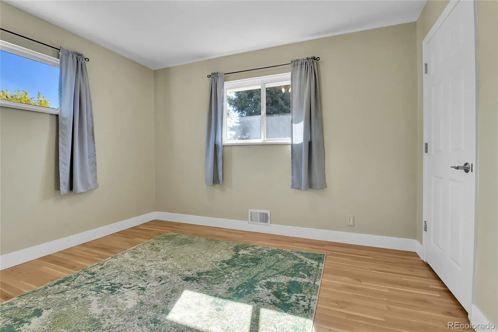 10172025011715 1600 32