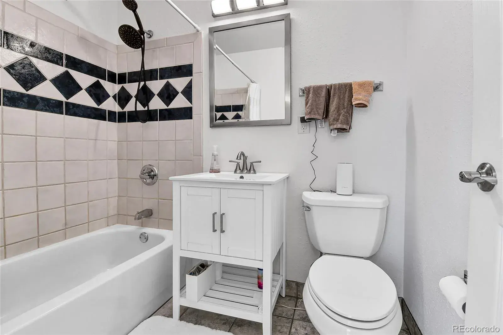 10172025011715 1600 35