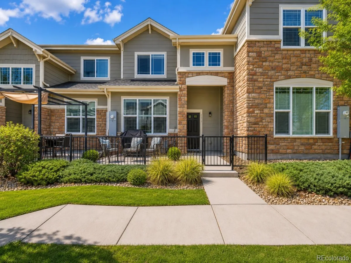 1877 S Buchanan Circle Aurora CO 80018 | MLS #REC4372725 08262026184042 1200 22