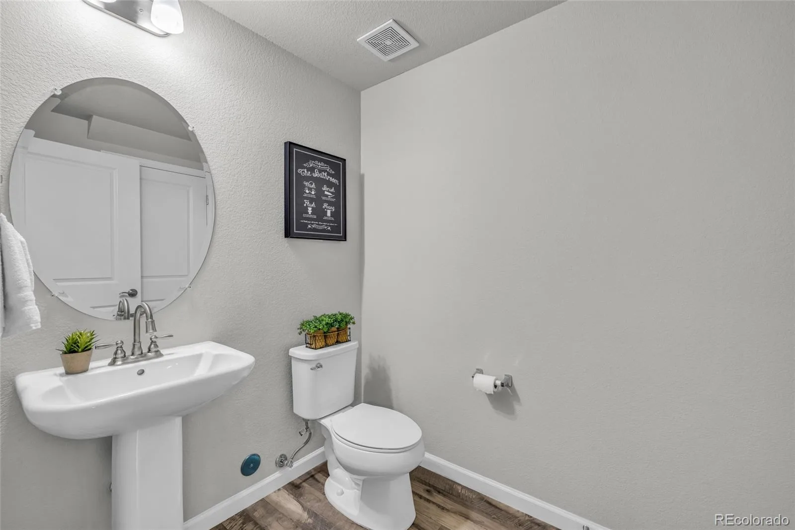 1877 S Buchanan Circle Aurora CO 80018 | MLS #REC4372725 08262026184042 1600 11