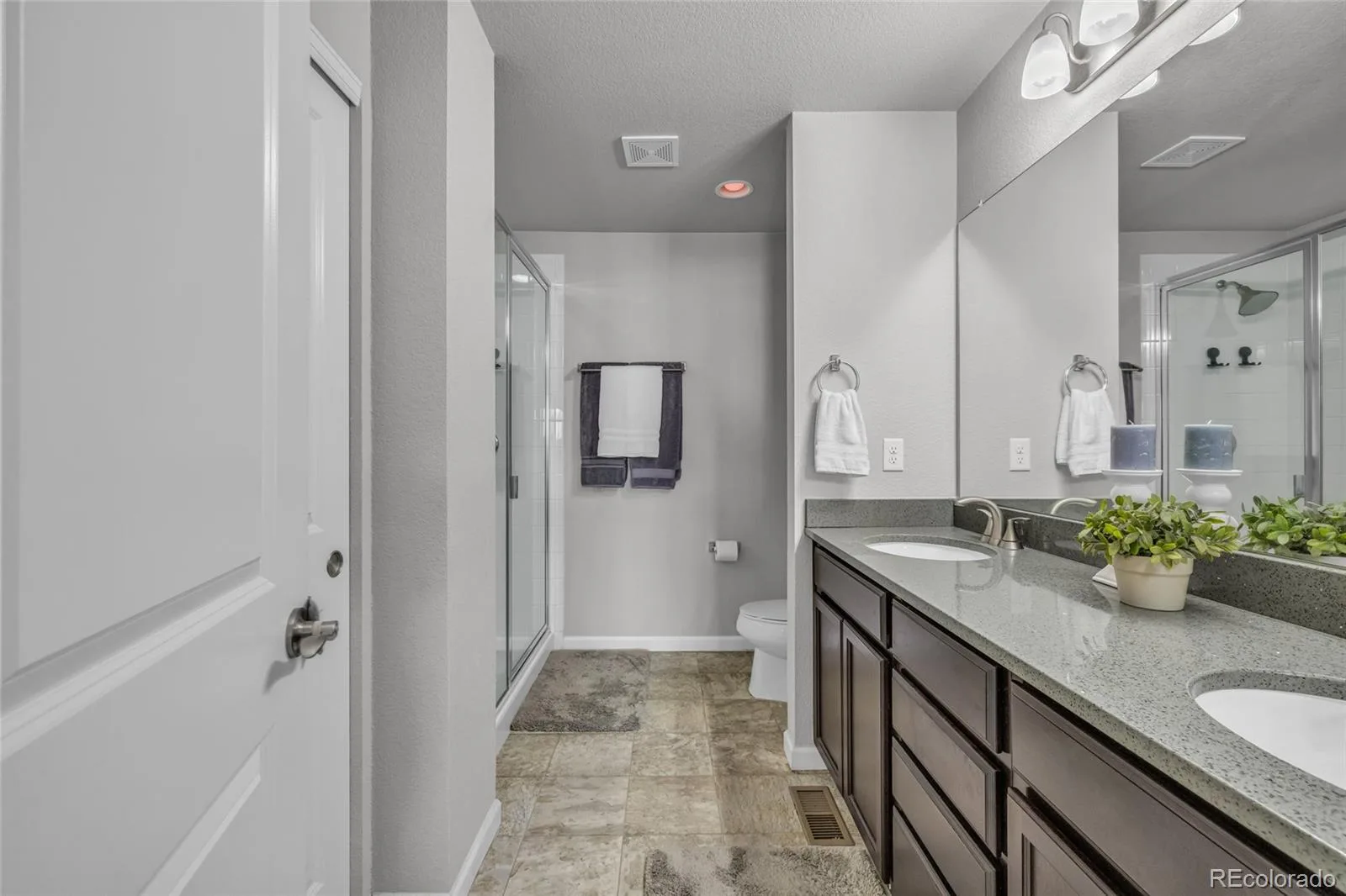 1877 S Buchanan Circle Aurora CO 80018 | MLS #REC4372725 08262026184042 1600 16