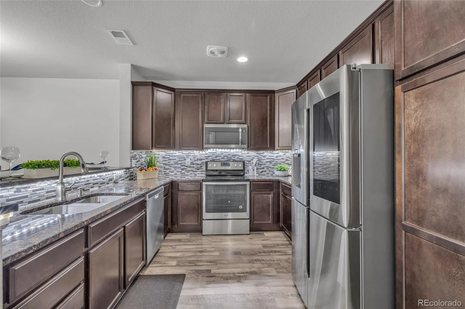 1877 S Buchanan Circle Aurora CO 80018 | MLS #REC4372725 08262026184042 1600 3