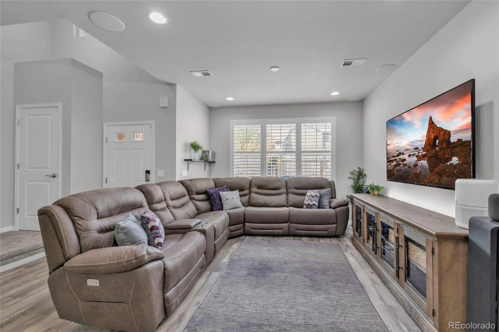 1877 S Buchanan Circle Aurora CO 80018 | MLS #REC4372725 08262026184042 1600 4