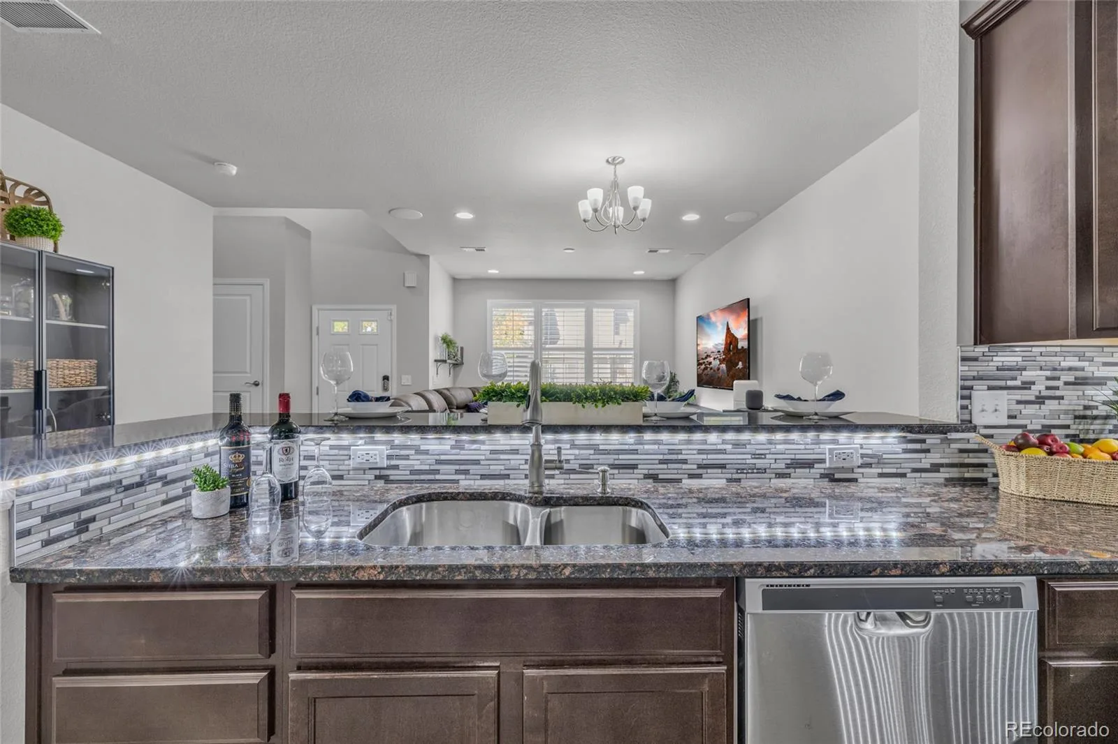 1877 S Buchanan Circle Aurora CO 80018 | MLS #REC4372725 08262026184042 1600 7
