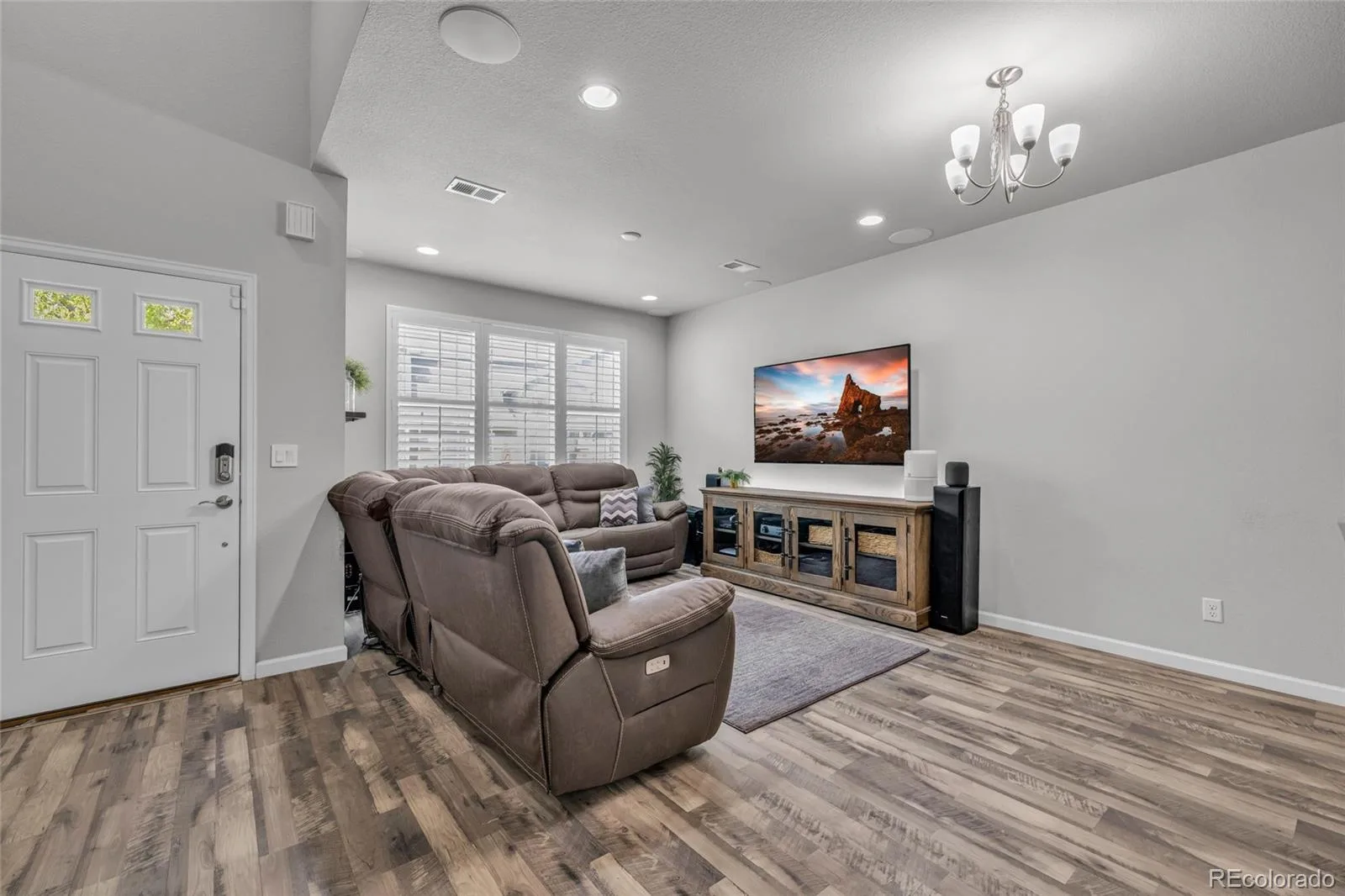1877 S Buchanan Circle Aurora CO 80018 | MLS #REC4372725 08262026184042 1600 8