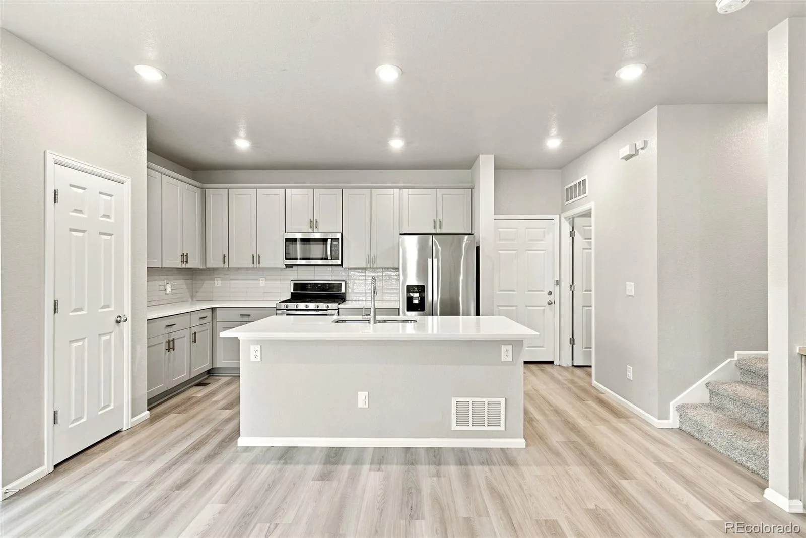 18292 E Kansas Place Aurora CO 80017 MLS #REC4374313 07162026162144 1600 12