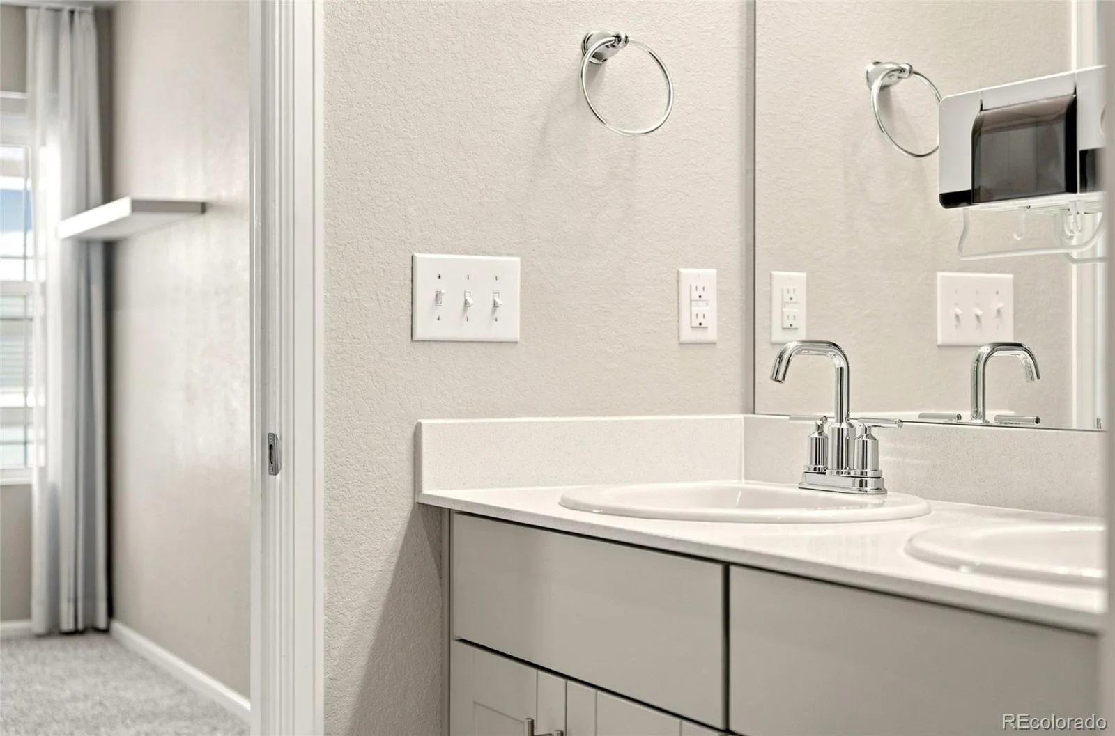 18292 E Kansas Place Aurora CO 80017 MLS #REC4374313 07162026162144 1600 22