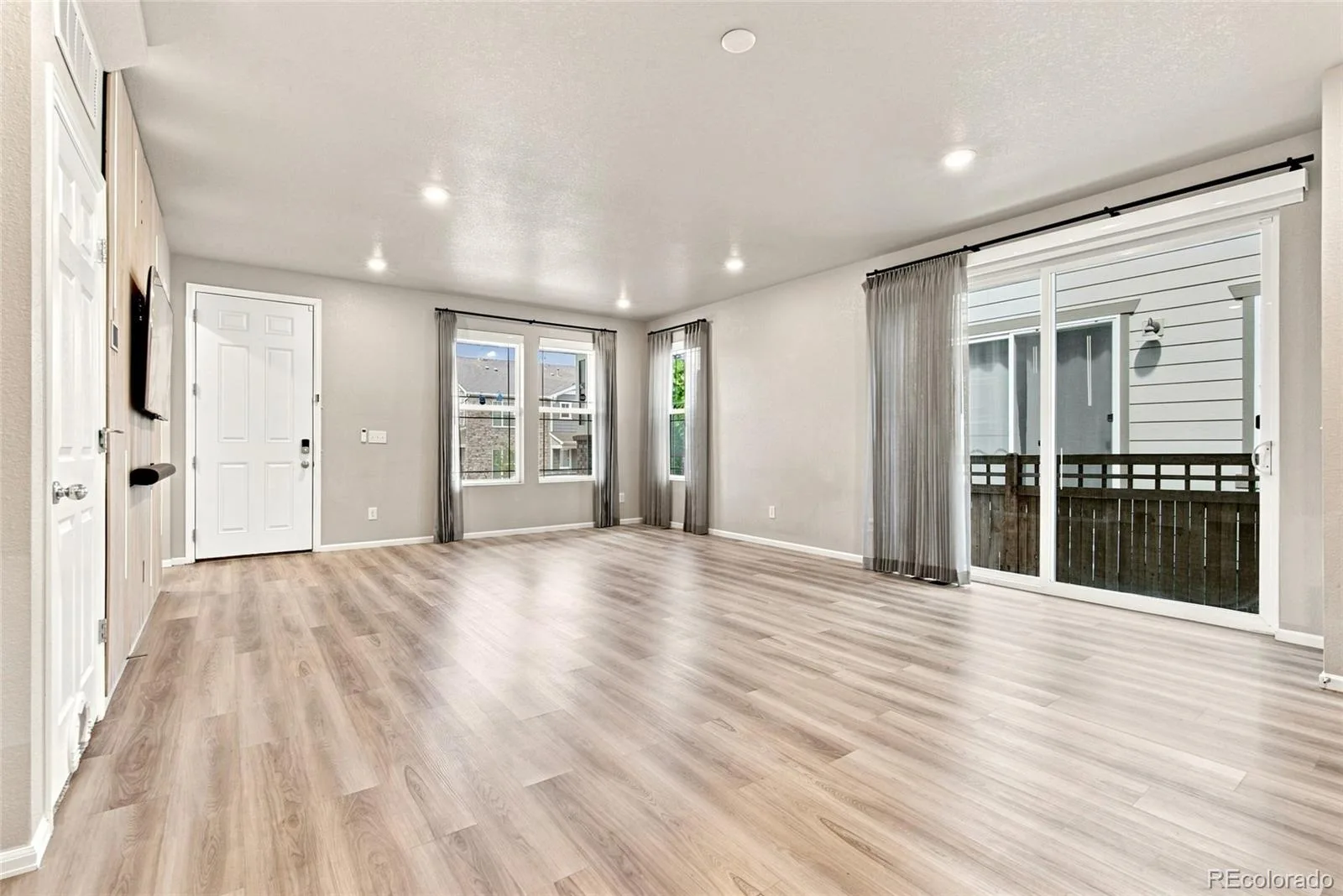 18292 E Kansas Place Aurora CO 80017 MLS #REC4374313 07162026162144 1600 9