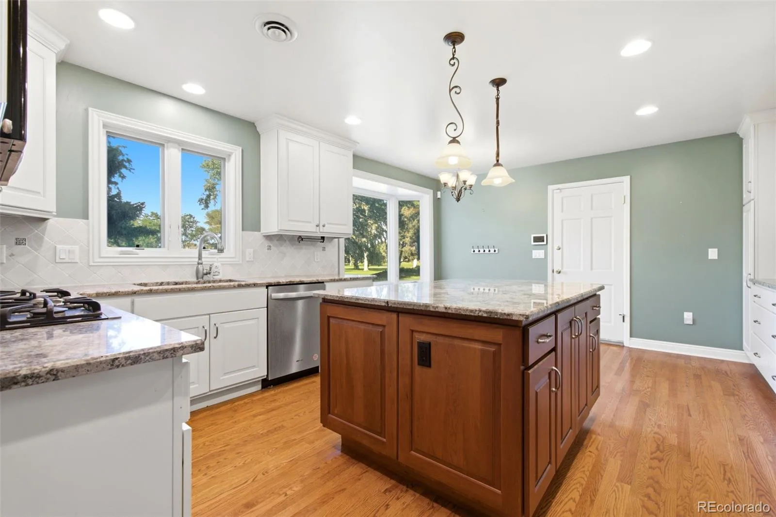 19 Niblick Lane Littleton CO 80123 | MLS #REC4374668 08182026154637 1600 6