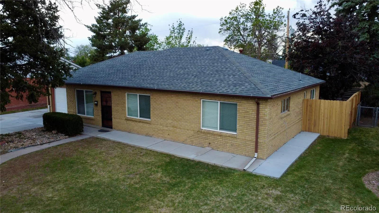 903 Quentin Street Aurora CO 80011 MLS #REC4390001 05182026181334 1600 35