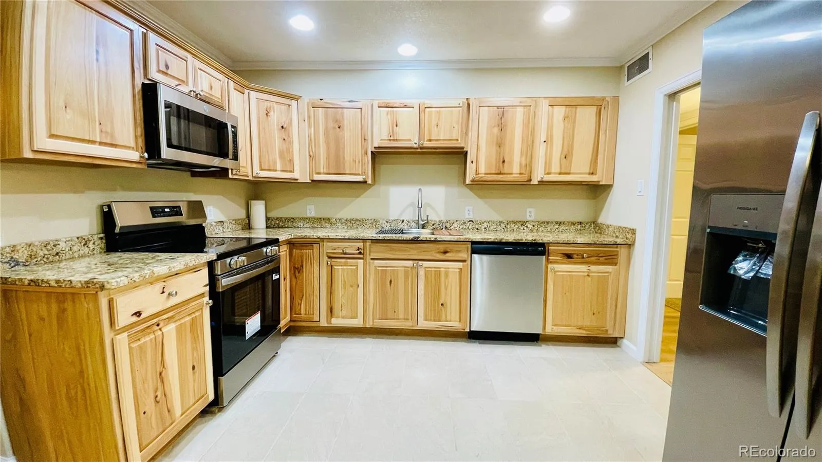 903 Quentin Street Aurora CO 80011 MLS #REC4390001 05182026181334 1600 5
