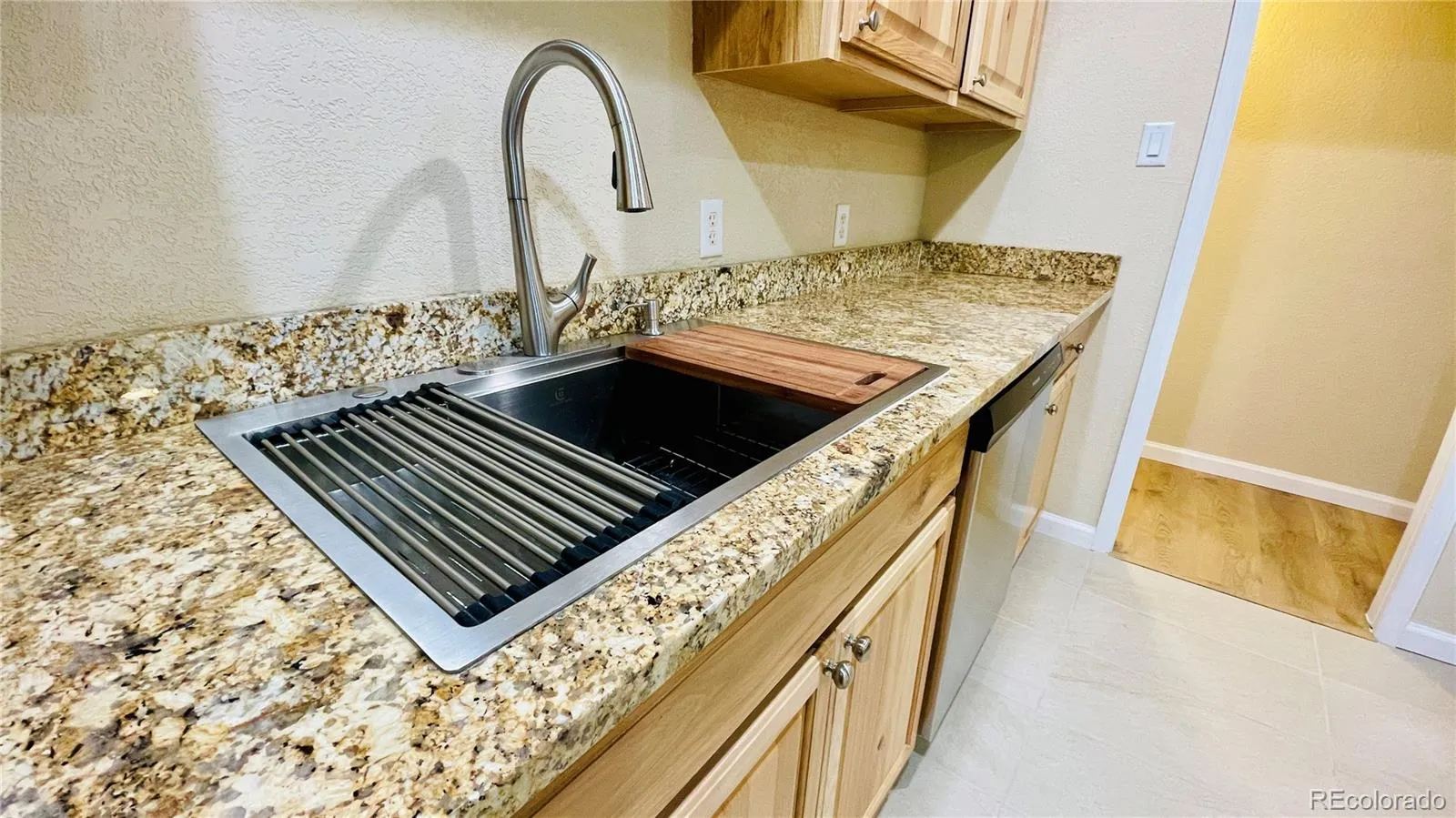 903 Quentin Street Aurora CO 80011 MLS #REC4390001 05182026181334 1600 6