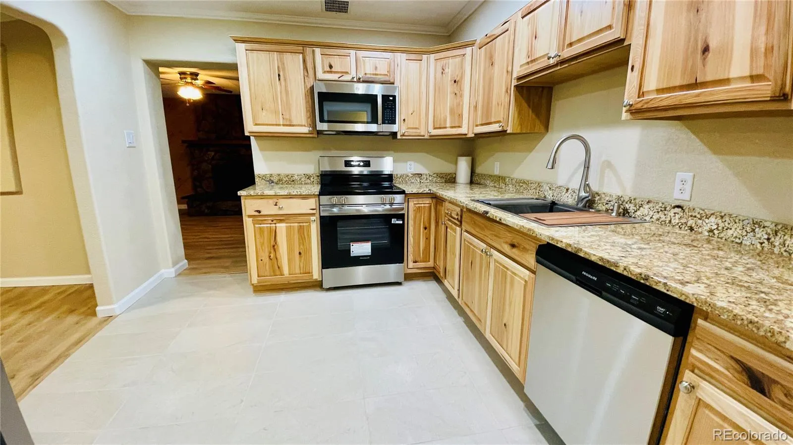 903 Quentin Street Aurora CO 80011 MLS #REC4390001 05182026181334 1600 7