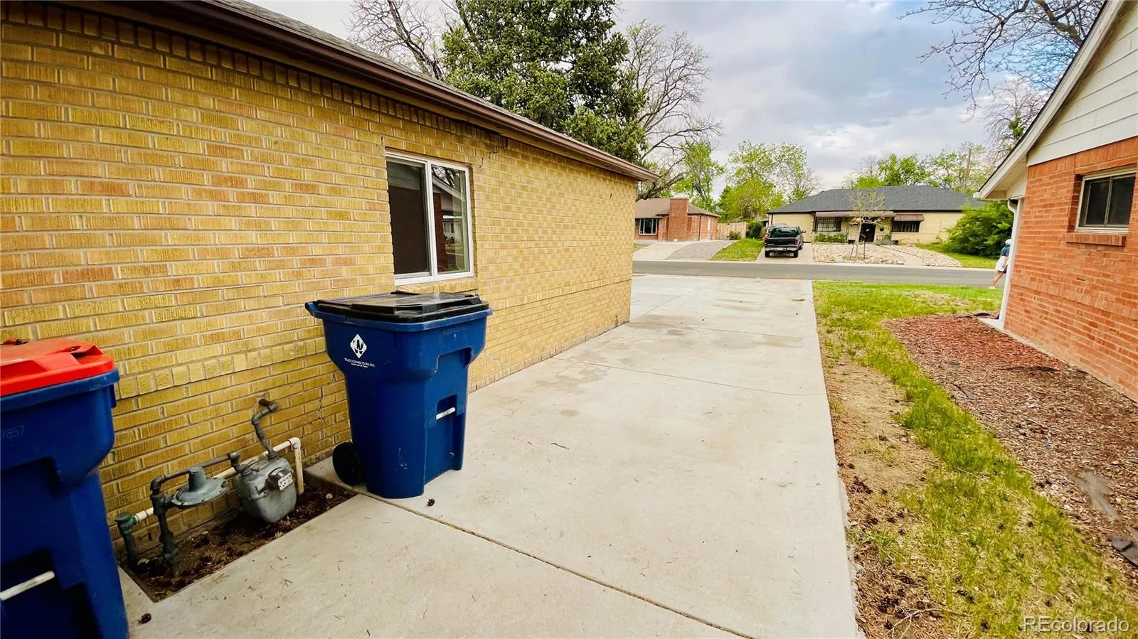 903 Quentin Street Aurora CO 80011 | MLS #REC4390001 09222026143237 1600 29