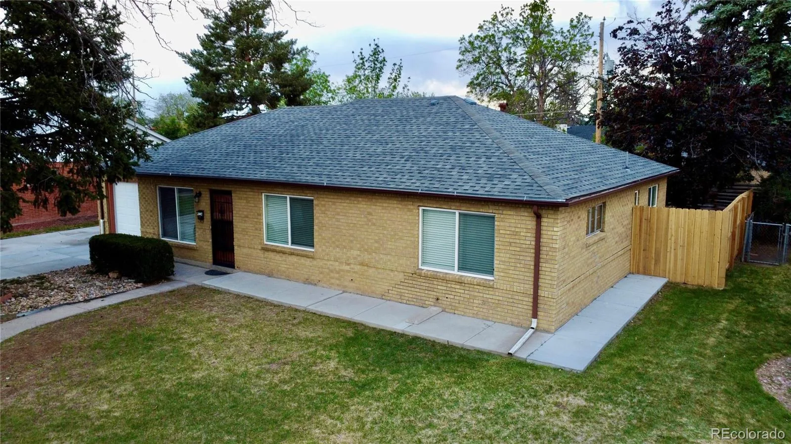 903 Quentin Street Aurora CO 80011 | MLS #REC4390001 09222026143237 1600 31