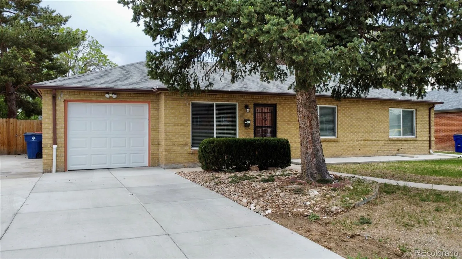 903 Quentin Street Aurora CO 80011 | MLS #REC4390001 09222026143237 1600 32